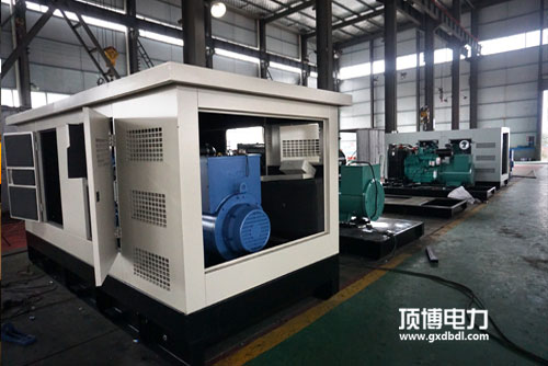 購買康明斯靜音式柴油發(fā)電機組，哪個廠家好