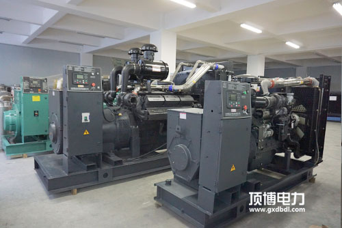 為什么大功率柴油發(fā)電機(jī)組選擇并聯(lián)？并聯(lián)有什么優(yōu)點